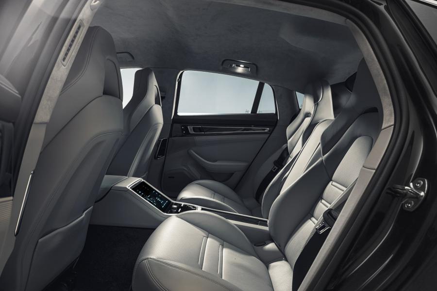 Интерьер Porsche Panamera Turbo 2016 года  (фото 45 из 53)